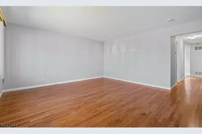 2075 Barnett St, Rahway, NJ 07065 - Photo 4