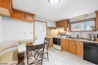 34 Lakeview Ave, Butler, NJ 07405 - Photo 6