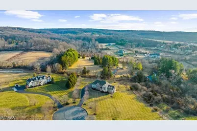 4 Steinbeck Ct, Alexandria Township, NJ 08848 - Photo 4