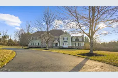 4 Steinbeck Ct, Alexandria Township, NJ 08848 - Photo 2