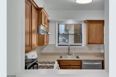 628 Almond Ct, Raritan Township, NJ 08822 - Photo 6