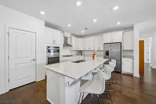 15 Whitney Ave, Morris Plains, NJ 07950 - Photo 2