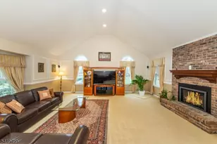 4 Summit Ln, Roxbury Township, NJ 07876 - Photo 2