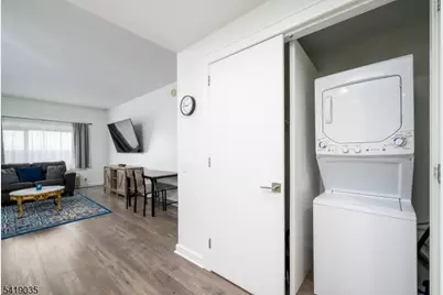 1 Carriage City Plz #1214, Rahway, NJ 07065 - Photo 4