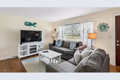 76 Magnolia Dr, New Providence, NJ 07974 - Photo 4