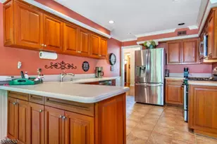 8 Tomahawk Dr, Wayne Twp., NJ 07470 - Photo 10