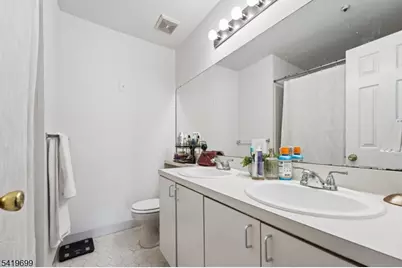 48 Cornerstone Ln, Newark, NJ 07103 - Photo 18