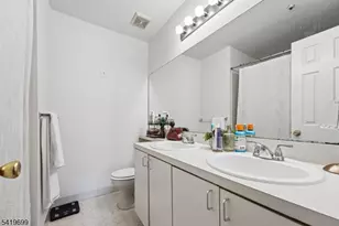 48 Cornerstone Ln, Newark, NJ 07103 - Photo 18