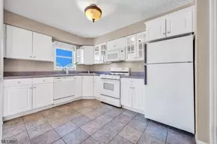 24 Carolyn Rd, Belleville, NJ 07109 - Photo 4