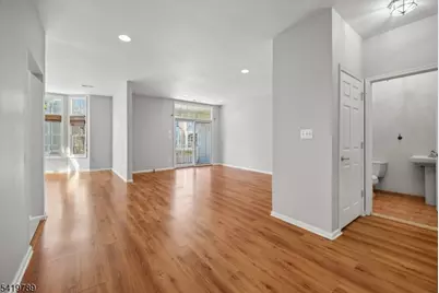 915 Kensington Ln, Livingston, NJ 07039 - Photo 4