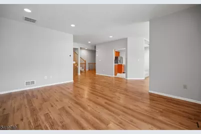 915 Kensington Ln, Livingston, NJ 07039 - Photo 6