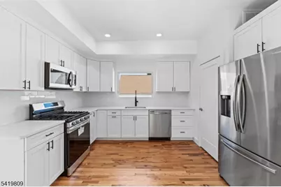 246 Cortlandt St #2, Belleville, NJ 07109 - Photo 2