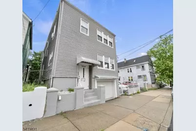 204 Burgess Pl, Passaic, NJ 07055 - Photo 4