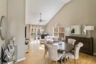 32 Oak Point Dr, Hamburg, NJ 07419 - Photo 4