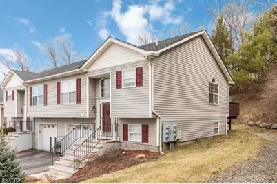 32 Oak Point Dr, Hamburg, NJ 07419 - Photo 2