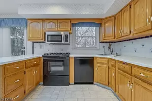 11 Wood Dr, Parsippany, NJ 07950 - Photo 14