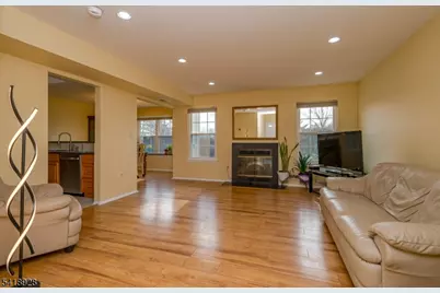 262 Abbey Dr, Franklin Township, NJ 08873 - Photo 4