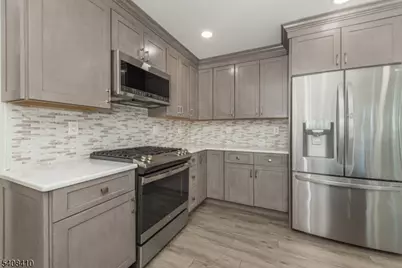 9 Robert Dr, East Hanover Township, NJ 07936 - Photo 4