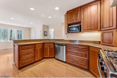 5 Leiv Eirikson Ave, Franklin Township, NJ 08540 - Photo 16