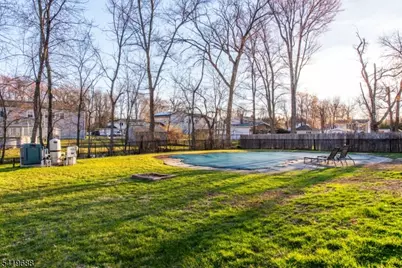 127 Horseneck Rd, Fairfield, NJ 07004 - Photo 32