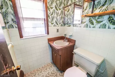 127 Horseneck Rd, Fairfield, NJ 07004 - Photo 26