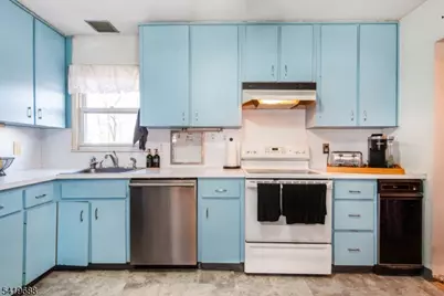 127 Horseneck Rd, Fairfield, NJ 07004 - Photo 10