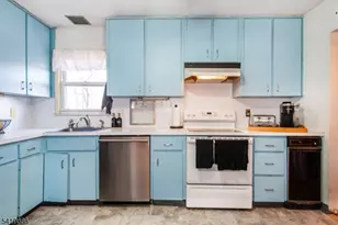 127 Horseneck Rd, Fairfield, NJ 07004 - Photo 10