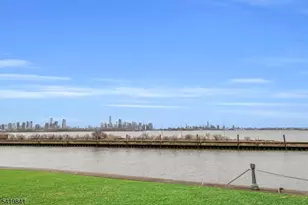 101 Shearwater Ct, Jersey City, NJ 07305 - Photo 24