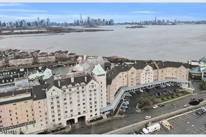 101 Shearwater Ct #25, Jersey City, NJ 07305 - Photo 32