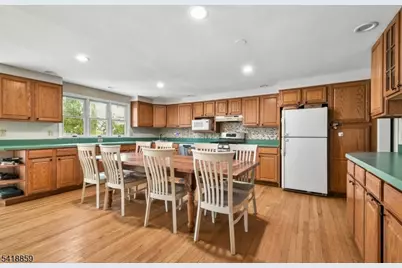 248 Appletree Ln, Mountainside, NJ 07092 - Photo 8