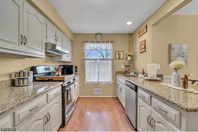 137 Sunnyvale Ct, Franklin Township, NJ 08873 - Photo 8