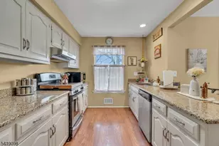 137 Sunnyvale Ct, Franklin Township, NJ 08873 - Photo 8