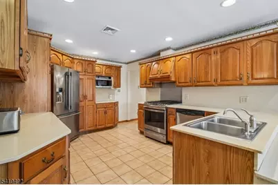 25 Victoria Dr, Clark Township, NJ 07066 - Photo 8