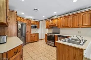 25 Victoria Dr, Clark Township, NJ 07066 - Photo 8