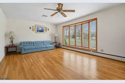 25 Victoria Dr, Clark Township, NJ 07066 - Photo 2