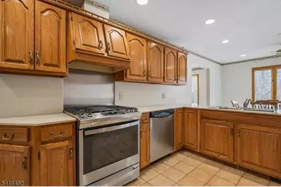 25 Victoria Dr, Clark Township, NJ 07066 - Photo 10