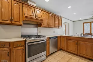 25 Victoria Dr, Clark Township, NJ 07066 - Photo 10