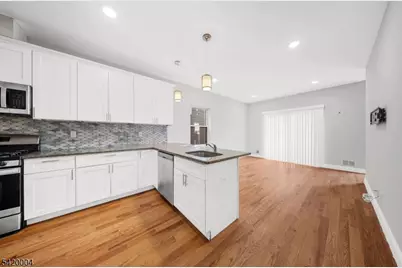 558 Broadway, Elizabeth, NJ 07206 - Photo 6