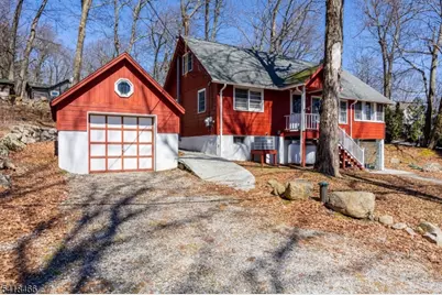 19 Amicalola Rd, Vernon Twp., NJ 07462 - Photo 2