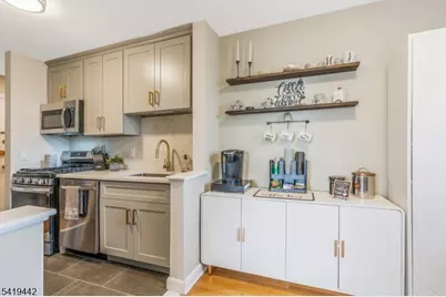 605 Grove St #15, Clifton, NJ 07013 - Photo 4