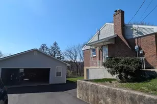 831 Uniontown Rd, Lopatcong Township, NJ 08865 - Photo 4