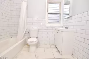 233 Bayview Ave, Jersey City, NJ 07305 - Photo 10