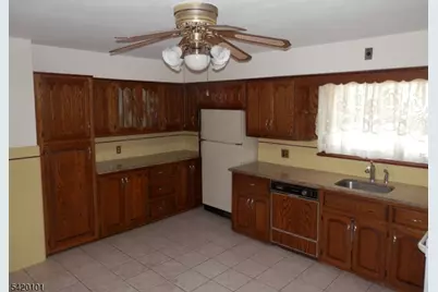 2105 Wood Ave, Roselle, NJ 07203 - Photo 8