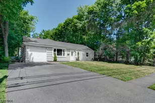 43 Woodcrest Dr, Livingston, NJ 07039 - Photo 2