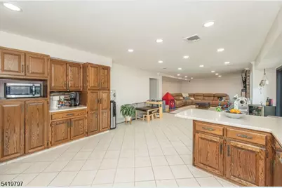 3 S Hampton Dr, Fairfield, NJ 07004 - Photo 4