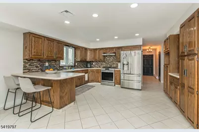 3 S Hampton Dr, Fairfield, NJ 07004 - Photo 6