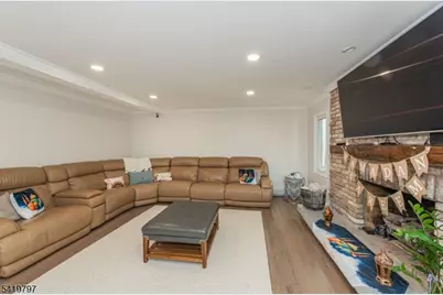 3 S Hampton Dr, Fairfield, NJ 07004 - Photo 10