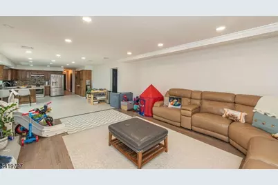 3 S Hampton Dr, Fairfield, NJ 07004 - Photo 8