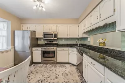 107 Franklin Ct, Raritan Township, NJ 08822 - Photo 4