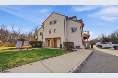 58 Woods Edge Dr, Roxbury Township, NJ 07876 - Photo 2